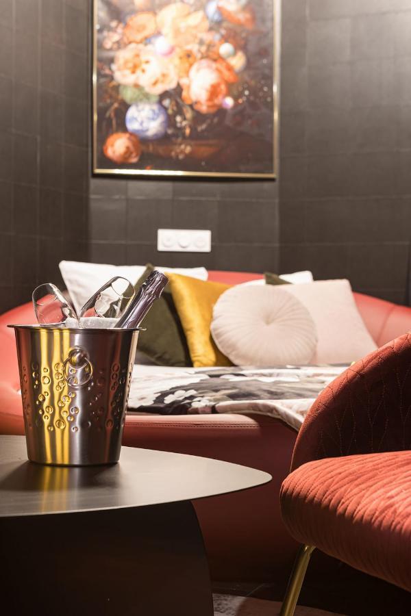 Legend Majestic Superbe Love Room - Jacuzzi - Champagne - Romantisme - Parking Prive Gratuit Mâcon Exterior photo